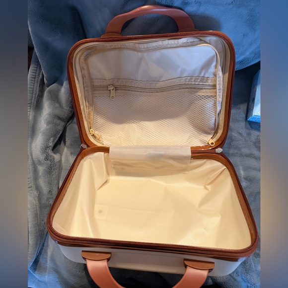 🩷🩷Sanrio Hello Kitty Cream Hardshell Mini Suitcase & 20+ Accessories - Picture 5 of 12